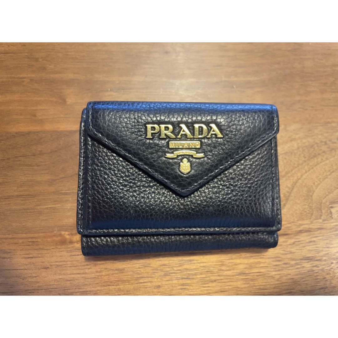 PRADA プラダ 三つ折り 黒 ヴィッテロダイノ PRADA プラダ 三つ折り 黒 ヴィッテロダイノ