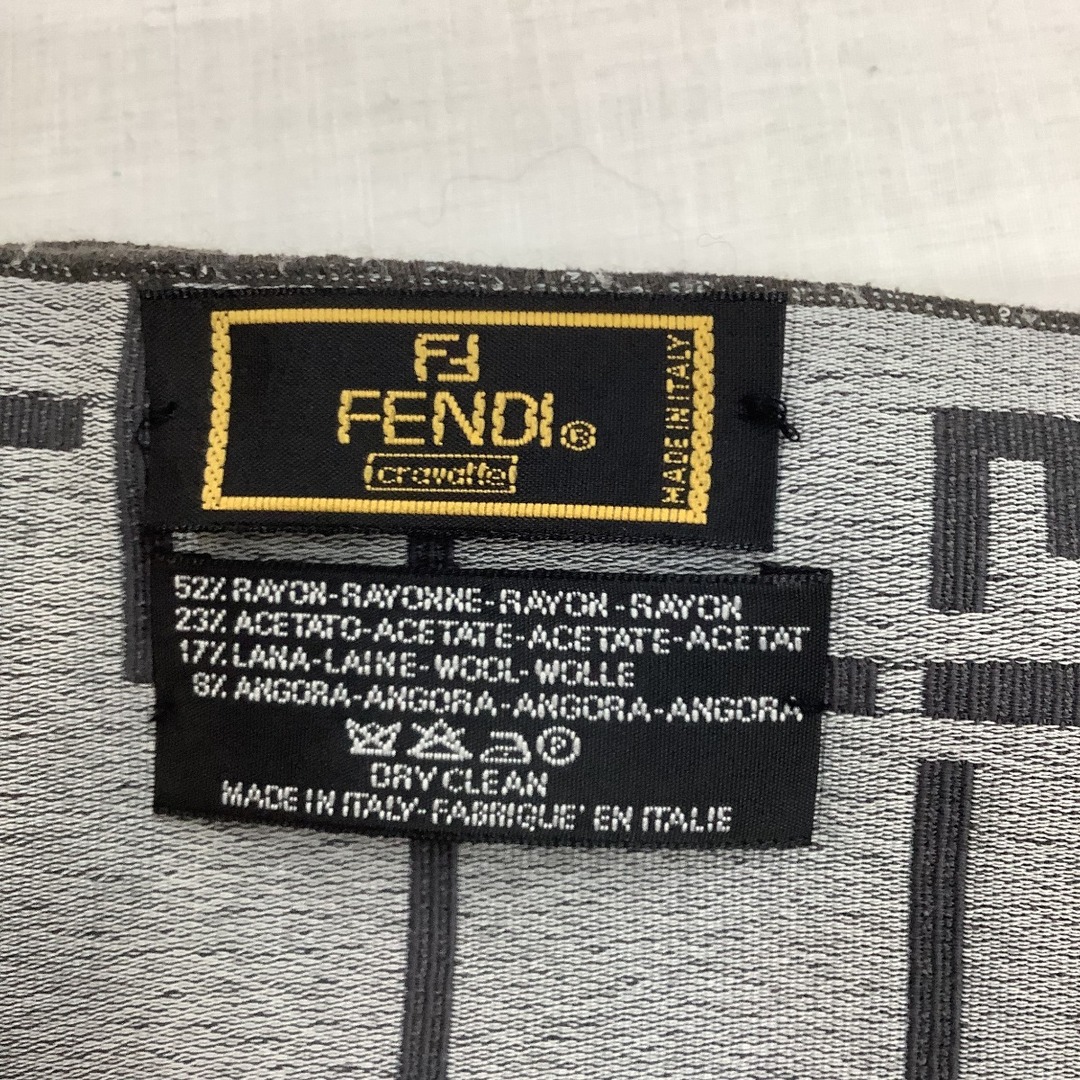 FENDI(フェンディ)の♪♪FENDI フェンディ マフラー ストール レディース メンズ グレー ハンドメイドのファッション小物(マフラー/ストール)の商品写真