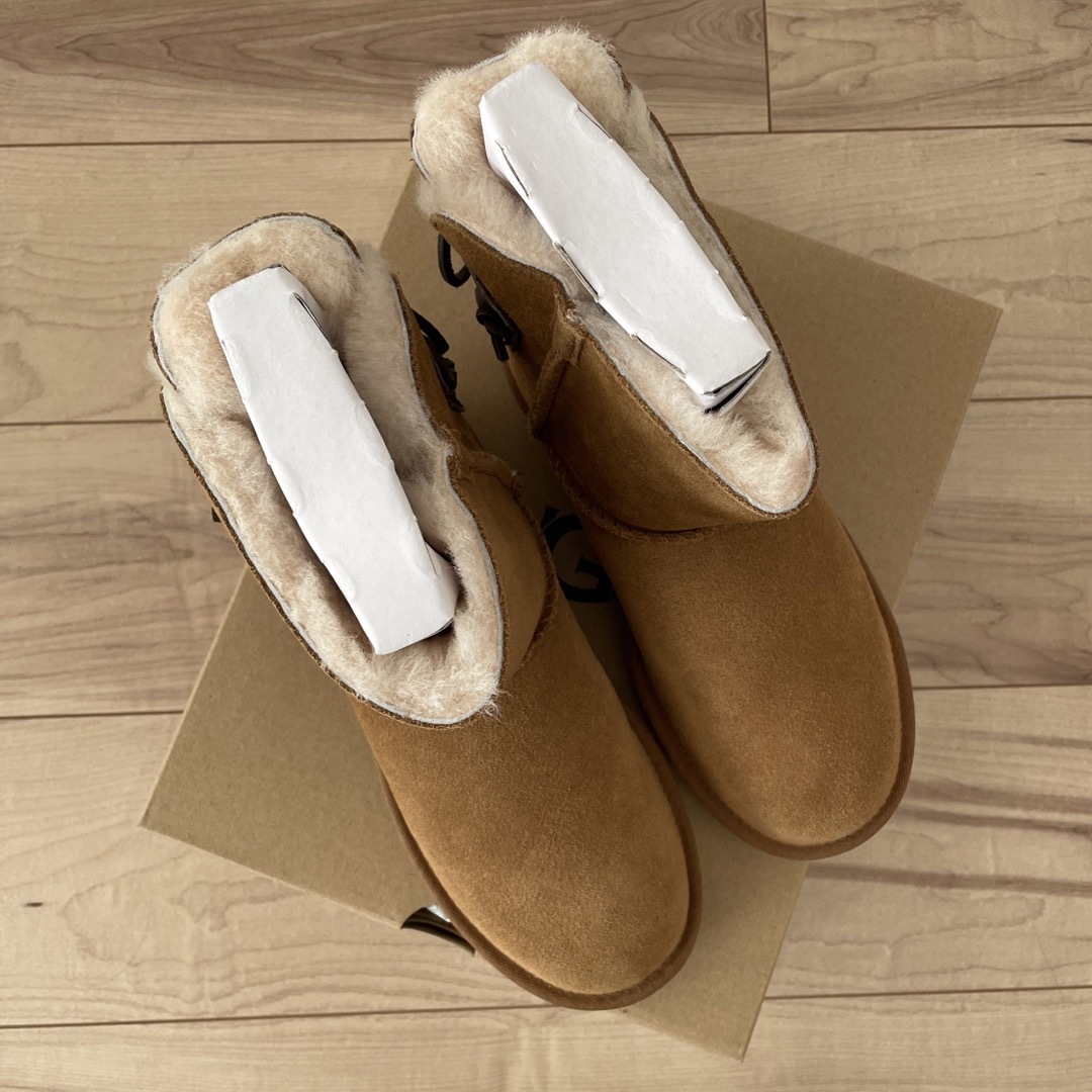 UGG(アグ)の新品未使用 UGG ショートムートンブーツ レディースの靴/シューズ(ブーツ)の商品写真