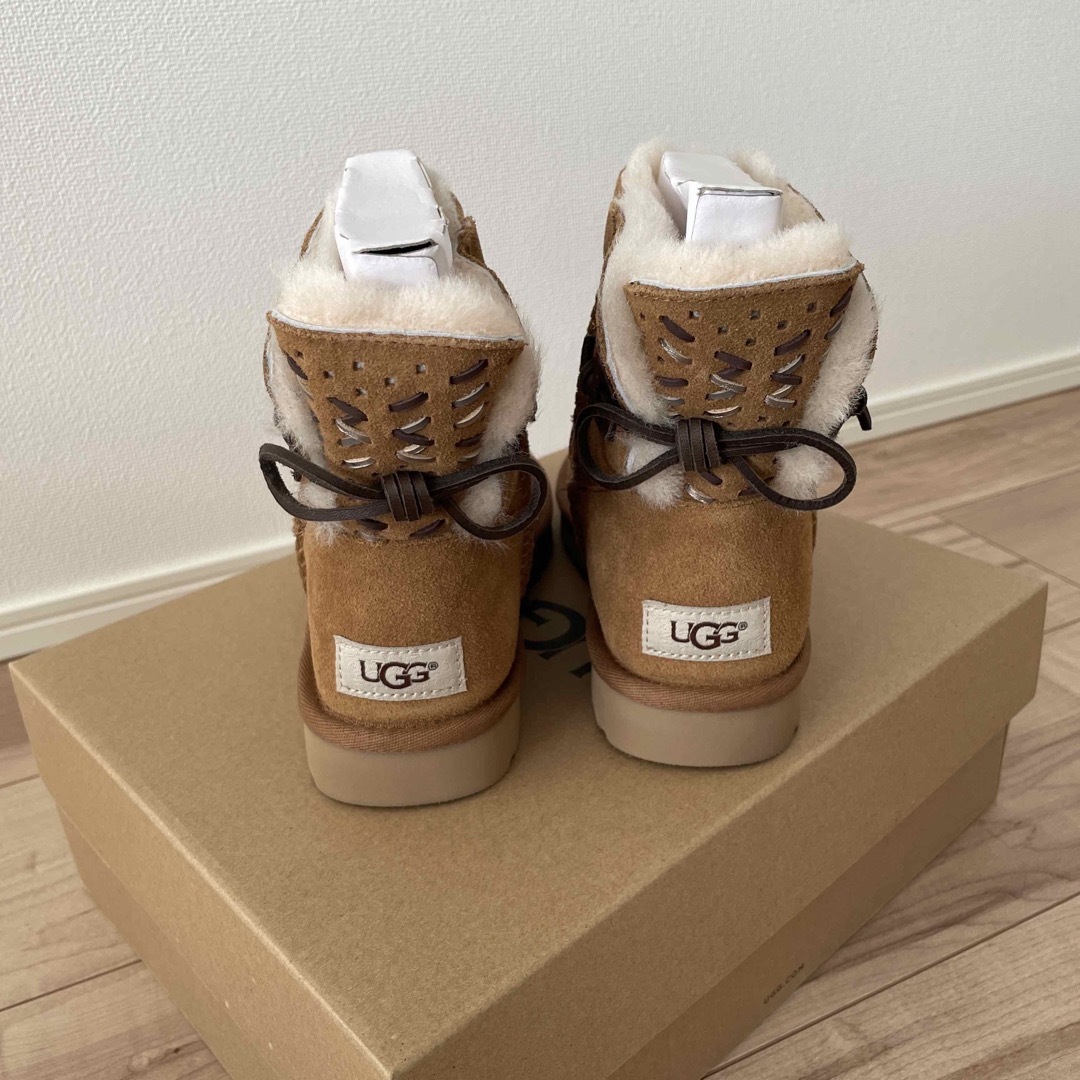 UGG(アグ)の新品未使用 UGG ショートムートンブーツ レディースの靴/シューズ(ブーツ)の商品写真