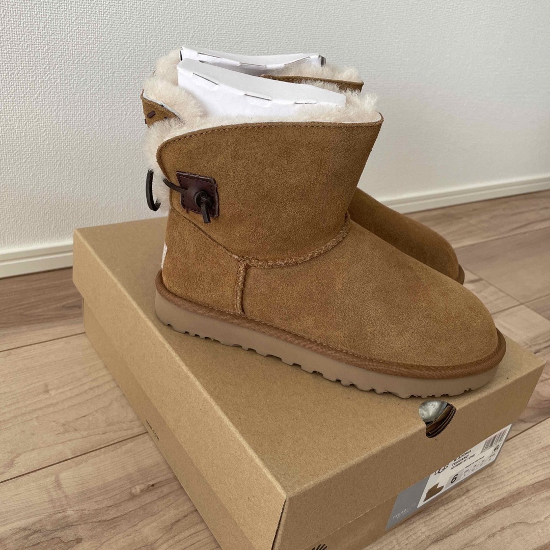 UGG(アグ)の新品未使用 UGG ショートムートンブーツ レディースの靴/シューズ(ブーツ)の商品写真