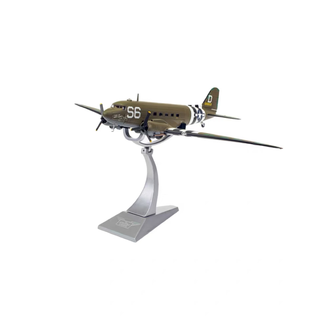 CORGI(コーギ)のcorgi コーギー　ダグラス C-47A 1944年6月5/6日　1/72  エンタメ/ホビーのおもちゃ/ぬいぐるみ(模型/プラモデル)の商品写真