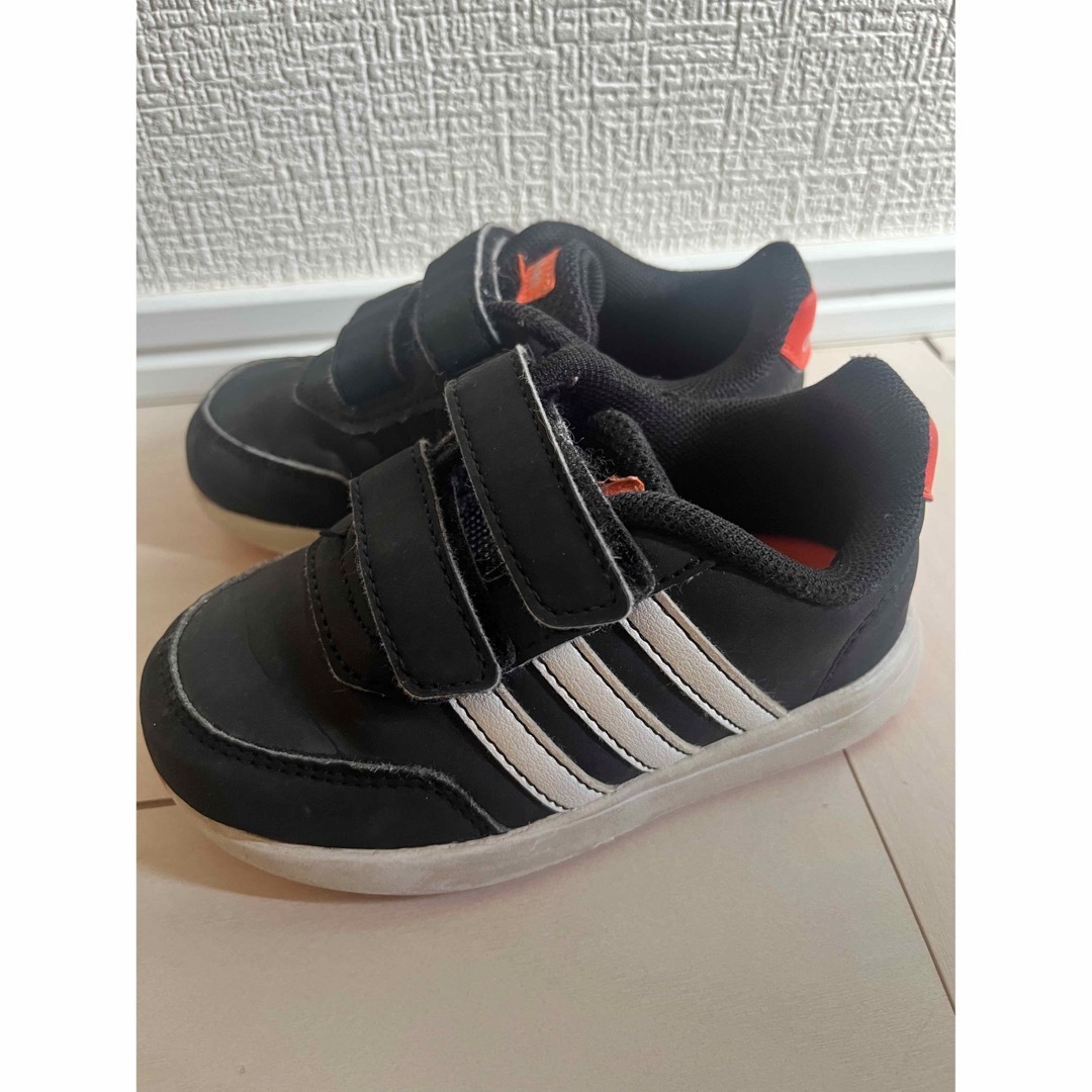 adidas(アディダス)のadidas こども　靴　14センチ キッズ/ベビー/マタニティのベビー靴/シューズ(~14cm)(スニーカー)の商品写真