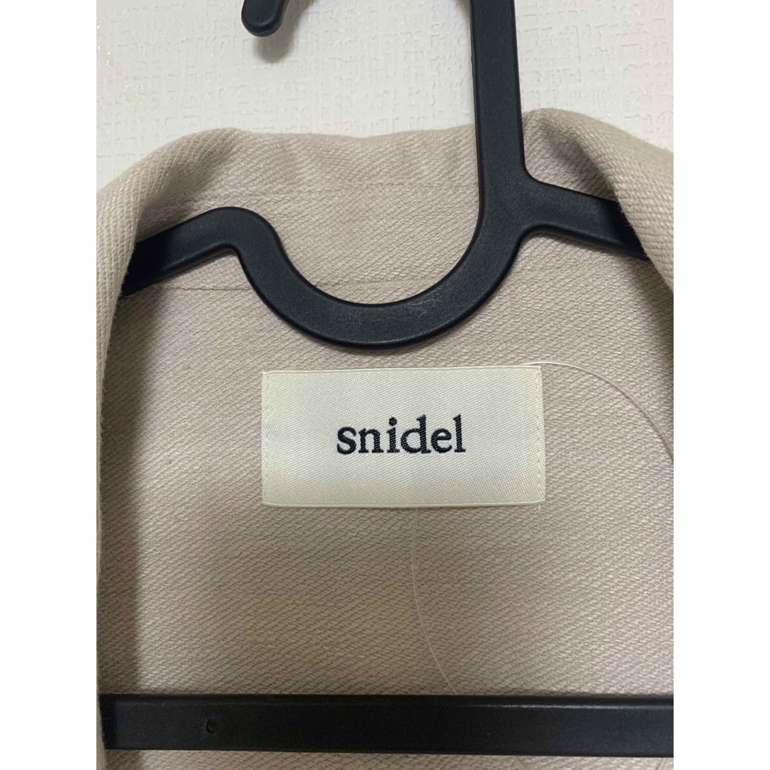 SNIDEL(スナイデル)のSnidel スナイデル ダブル コート 変形ショルダー フリル グレージュ レディースのジャケット/アウター(チェスターコート)の商品写真