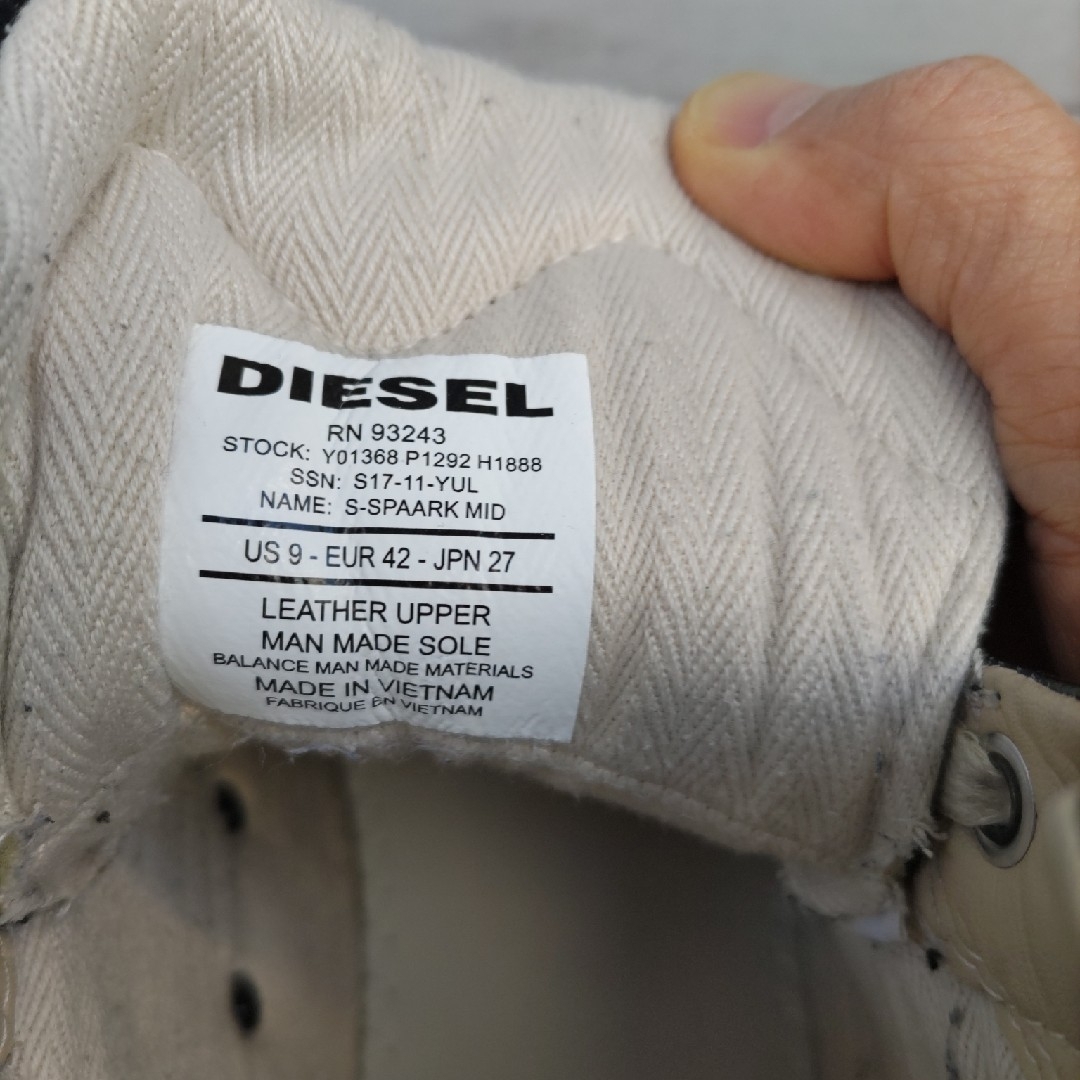 DIESEL(ディーゼル)の◆DIESEL(ディーゼル)　レザーハイカットスニーカー メンズの靴/シューズ(スニーカー)の商品写真