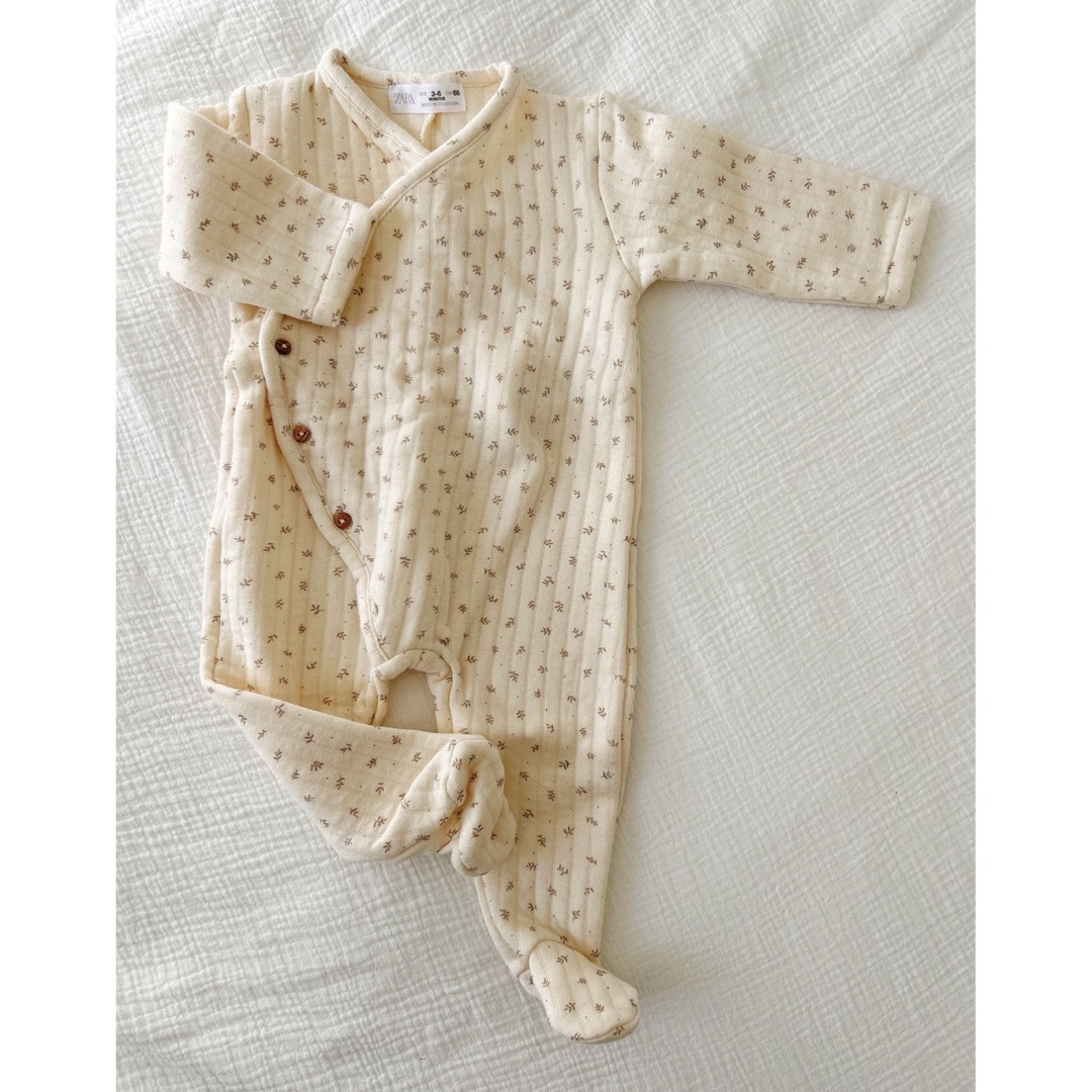 ZARA KIDS(ザラキッズ)の【新品】リーフ柄　ベビーロンパース　限定値下げ⬇️ キッズ/ベビー/マタニティのベビー服(~85cm)(ロンパース)の商品写真