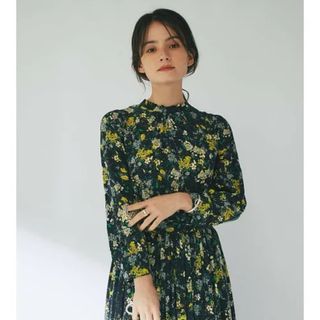 ラブティックボンボン(La boutique BonBon)の美品♡ 花柄プリントスタンドネックブラウス(シャツ/ブラウス(長袖/七分))