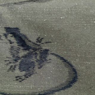 深いグリーン 紬地に鳥獣戯画模様の小紋 111w