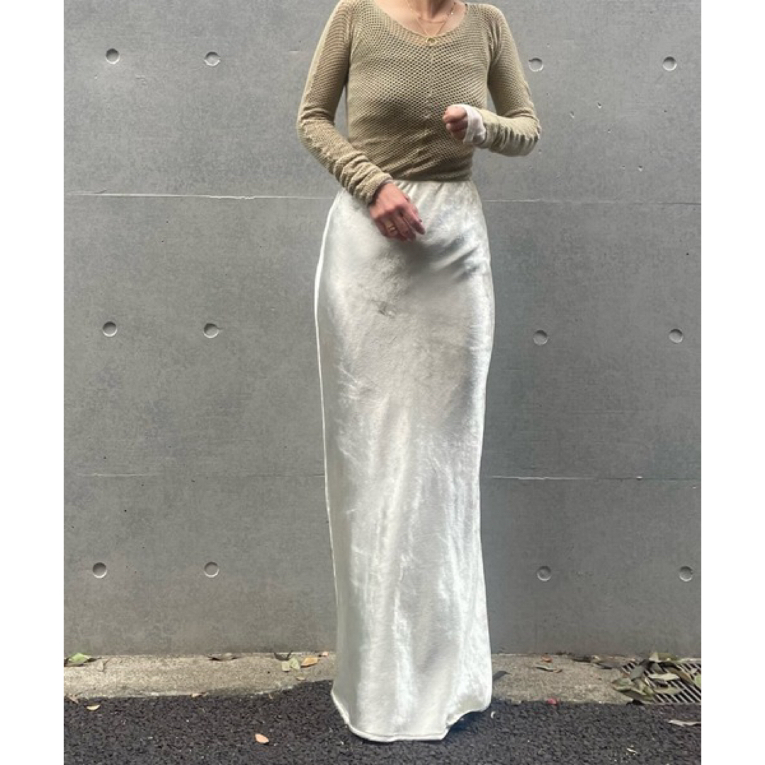 6 (ROKU)(ロク)のENOF🤍velvet long skirt アイボリー　Sサイズ レディースのスカート(ロングスカート)の商品写真