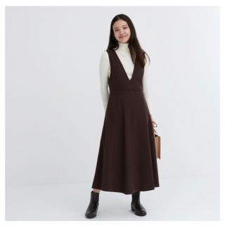 ユニクロ(UNIQLO)のブラッシュドジャージージャンパースカート（丈短め・108.5～120cm）(ロングワンピース/マキシワンピース)