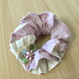 インド刺繍リボンのフリルシュシュ(ヘアアクセサリー)