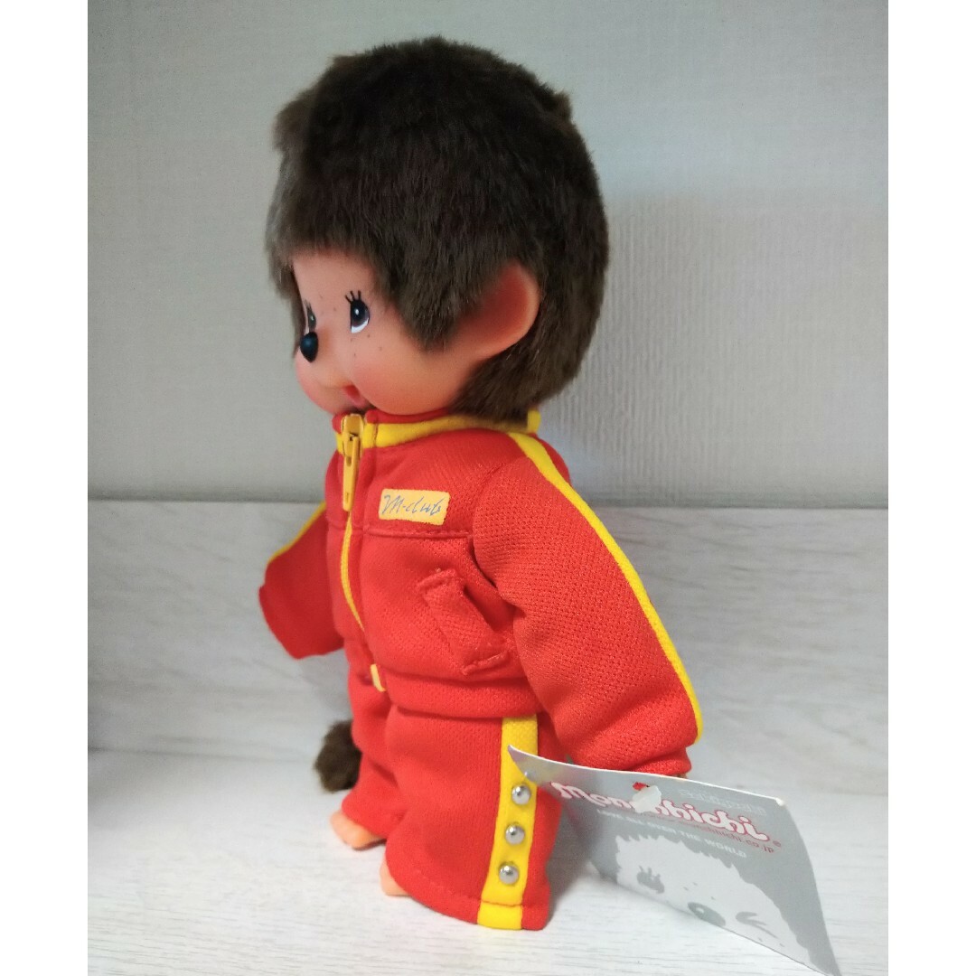 Sekiguchi(セキグチ)のモンチッチ S 男の子 オレンジ色のスポーツウェア MC011 エンタメ/ホビーのおもちゃ/ぬいぐるみ(ぬいぐるみ)の商品写真