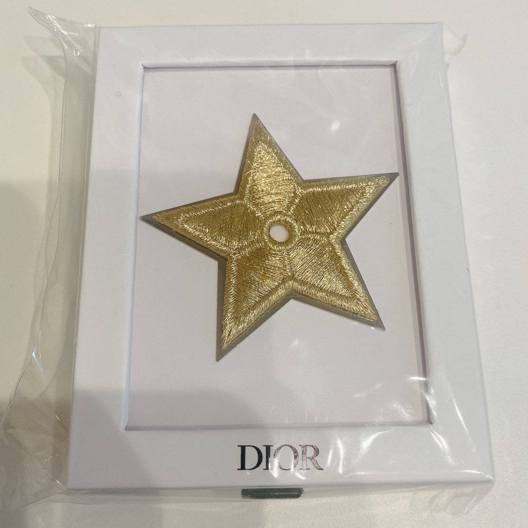 Dior(ディオール)のDior スターピンバッジ エンタメ/ホビーのコレクション(ノベルティグッズ)の商品写真