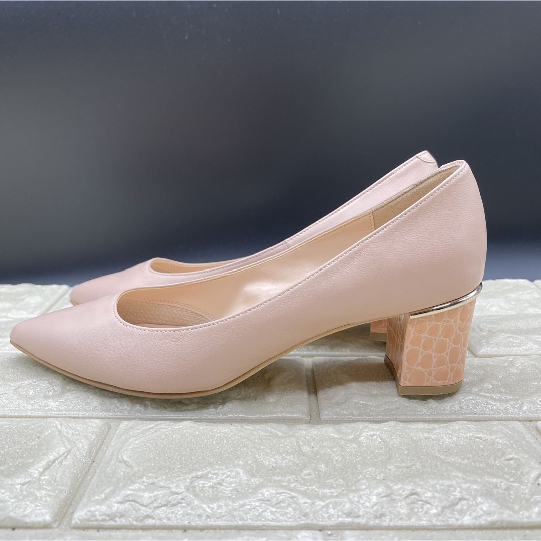 DIANA(ダイアナ)のDIANA  ダイアナ　ポインテッドトゥ　24  ヒール　クロコ型押し　ピンク レディースの靴/シューズ(ハイヒール/パンプス)の商品写真