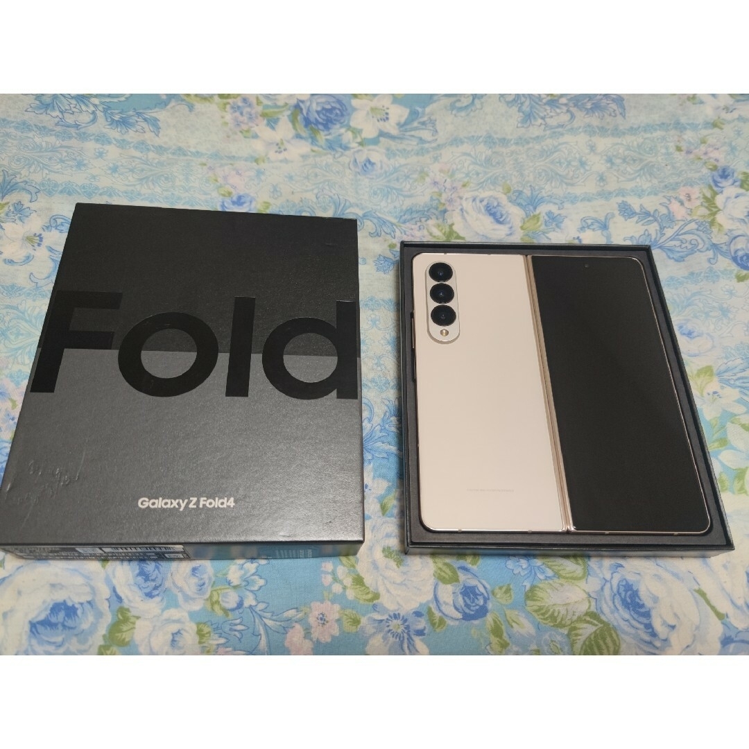 Galaxy Z fold4 256GB　ベージュ