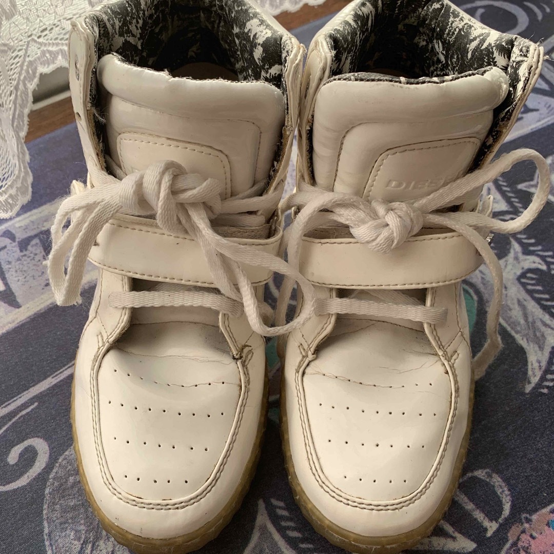 DIESEL(ディーゼル)のDIESEL🥾スニーカー👟👟白23cm レディースの靴/シューズ(スニーカー)の商品写真