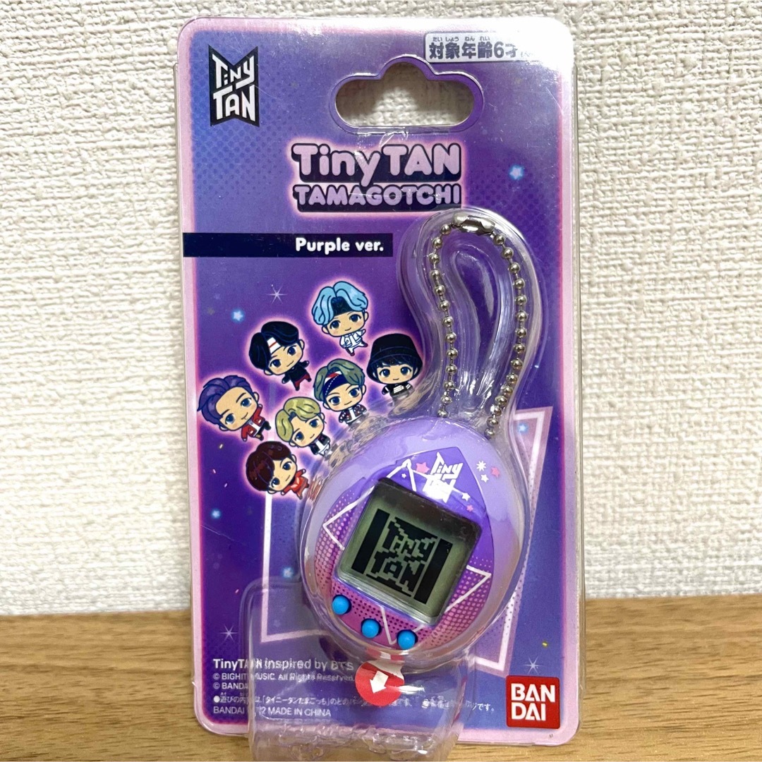 BANDAI(バンダイ)の新品　TinyTAN Tamagotchi Purple ver. たまごっち エンタメ/ホビーのゲームソフト/ゲーム機本体(携帯用ゲーム機本体)の商品写真