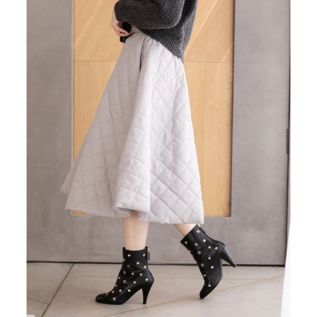 新品未使用トレフルプラスワンキルティングスカート　グレー01 レディースのスカート(ひざ丈スカート)の商品写真