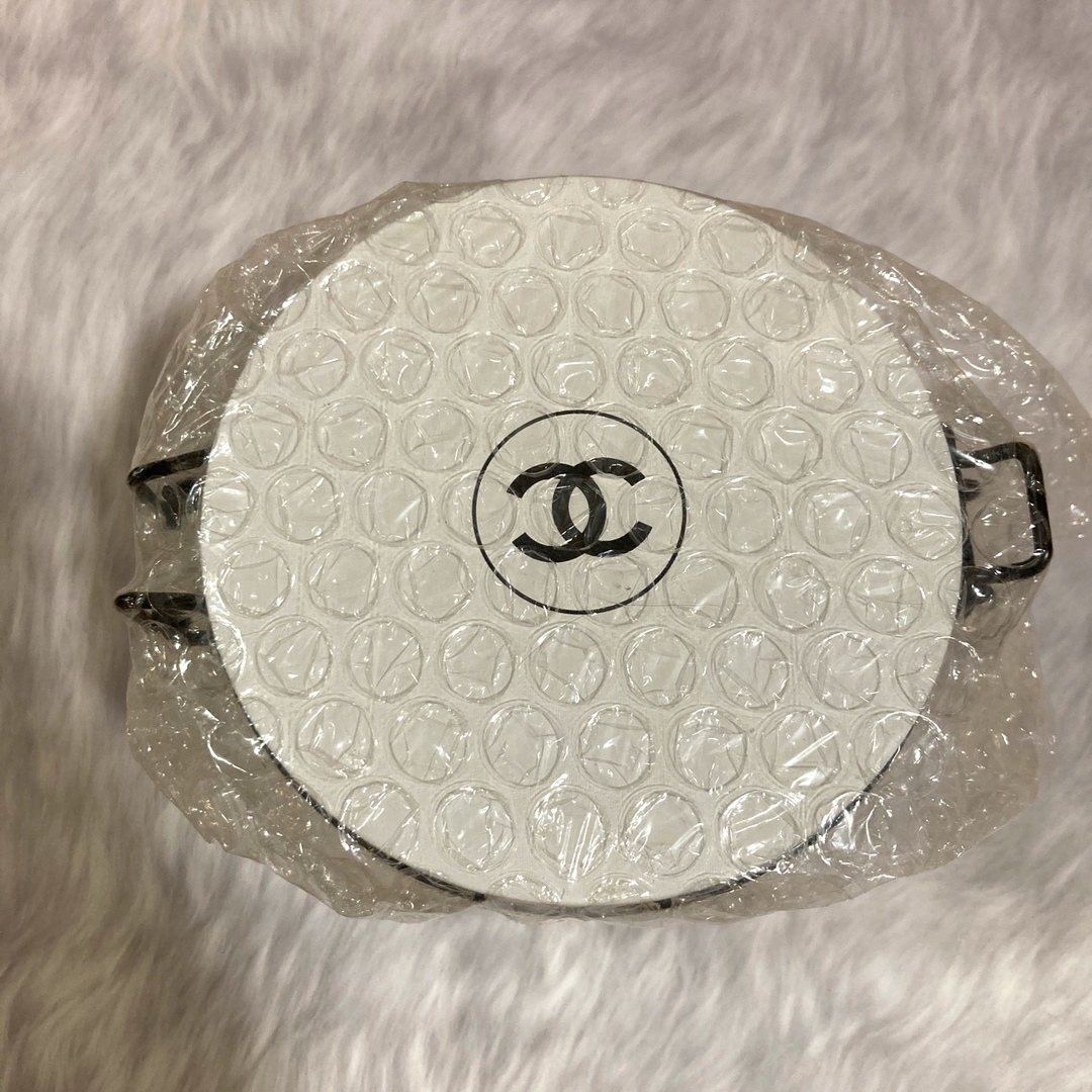 CHANEL(シャネル)の新品未開封　CHANEL ザ バスタブレット ファクトリー５　巾着付　値下げ不可 コスメ/美容のボディケア(入浴剤/バスソルト)の商品写真