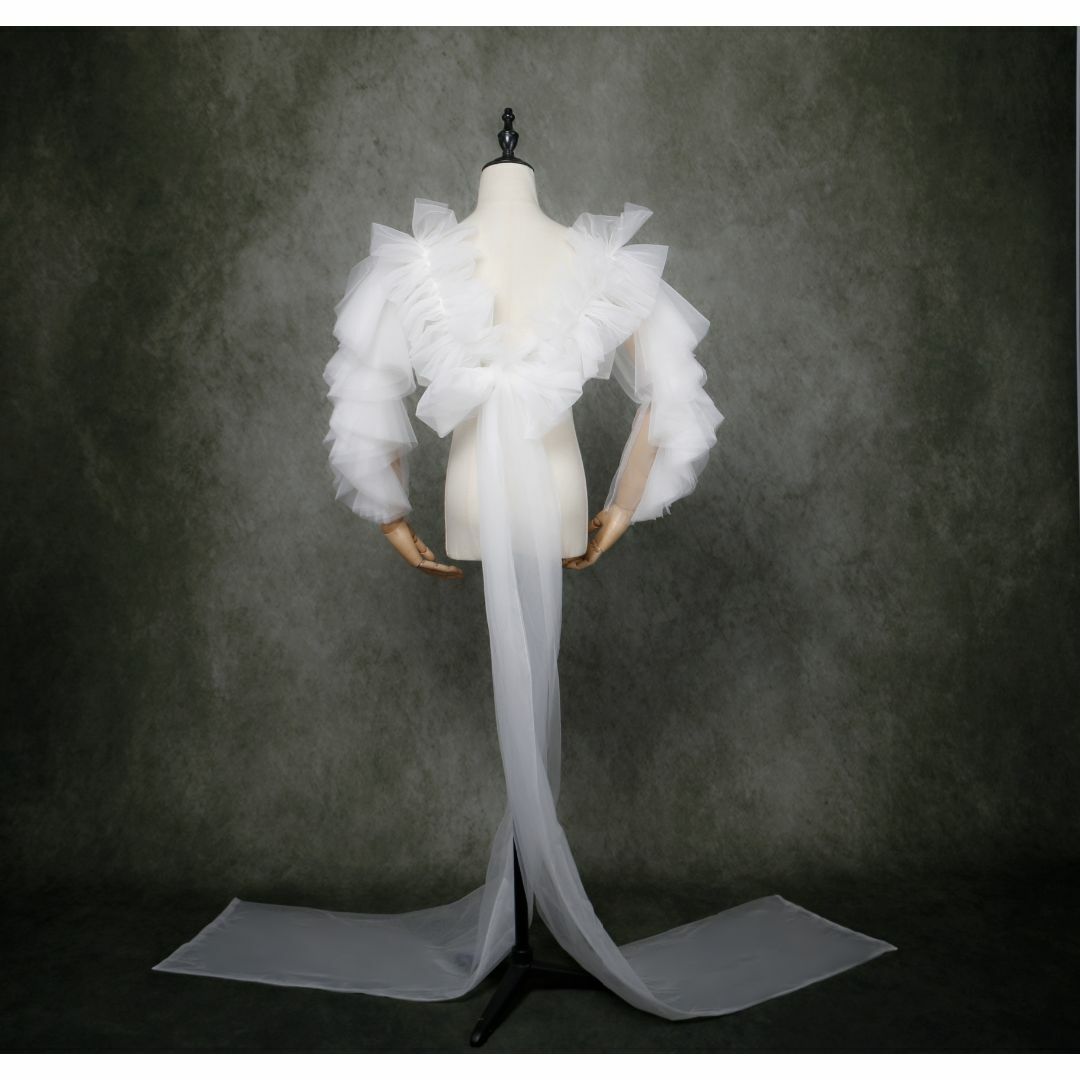 美品！オフホワイト トップス シースルー袖 華やかなトレーン ふわふわ袖 披露宴 レディースのフォーマル/ドレス(ウェディングドレス)の商品写真