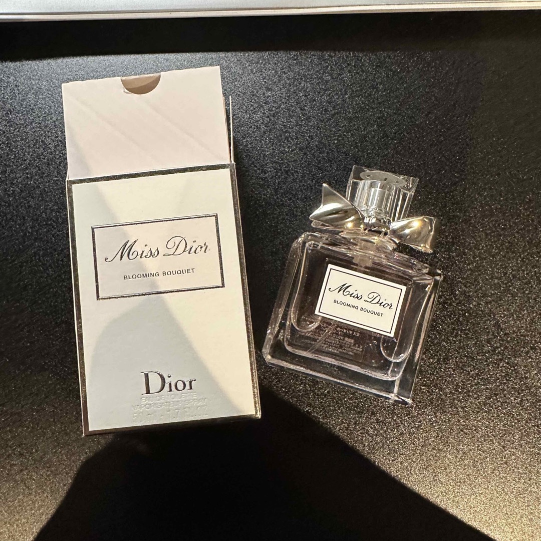 Christian Dior(クリスチャンディオール)のミスディオール ブルーミングブーケ オードゥトワレ 50ml 新品 コスメ/美容の香水(香水(女性用))の商品写真