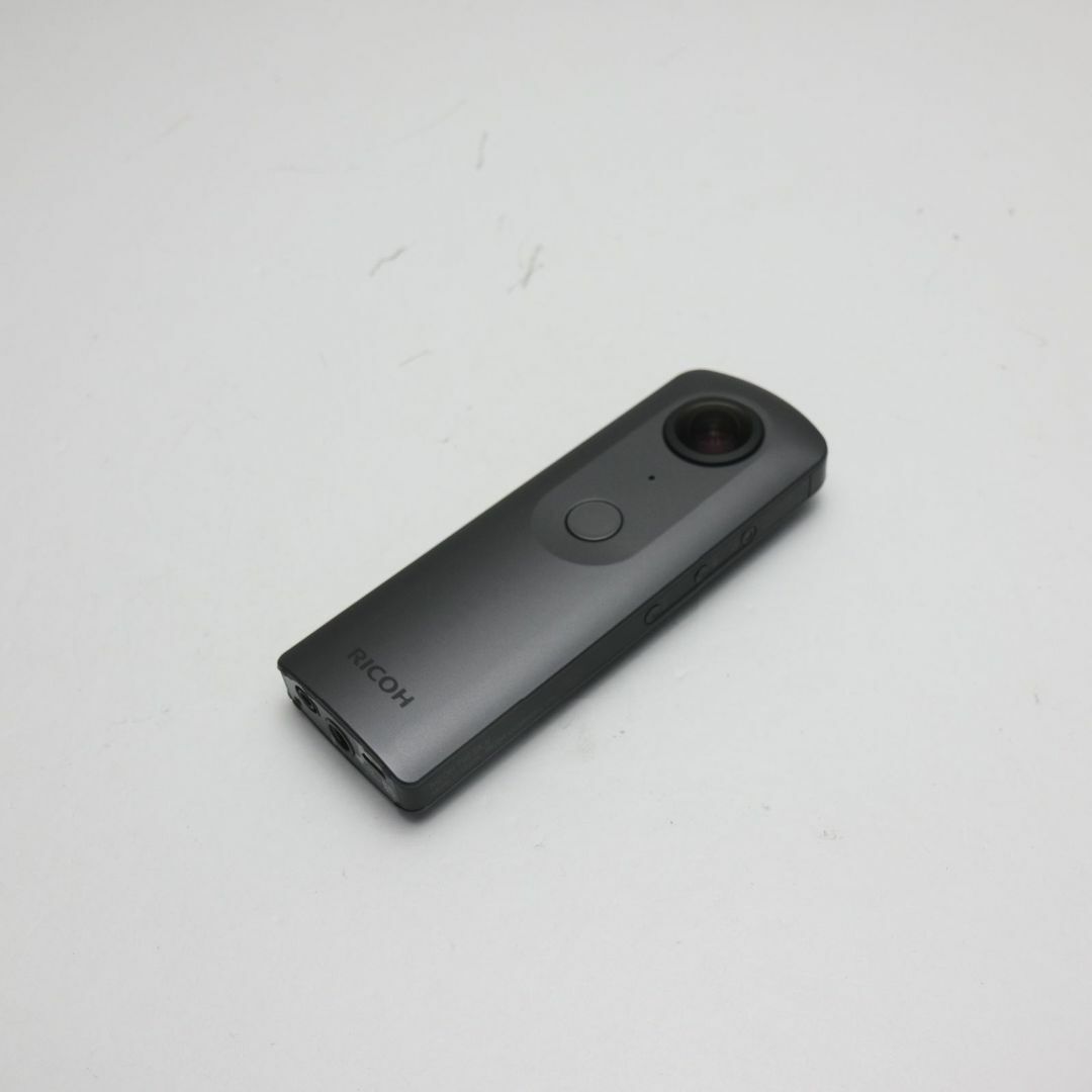 RICOH(リコー)の超美品 RICOH THETA V ブラック  M111 スマホ/家電/カメラのカメラ(コンパクトデジタルカメラ)の商品写真