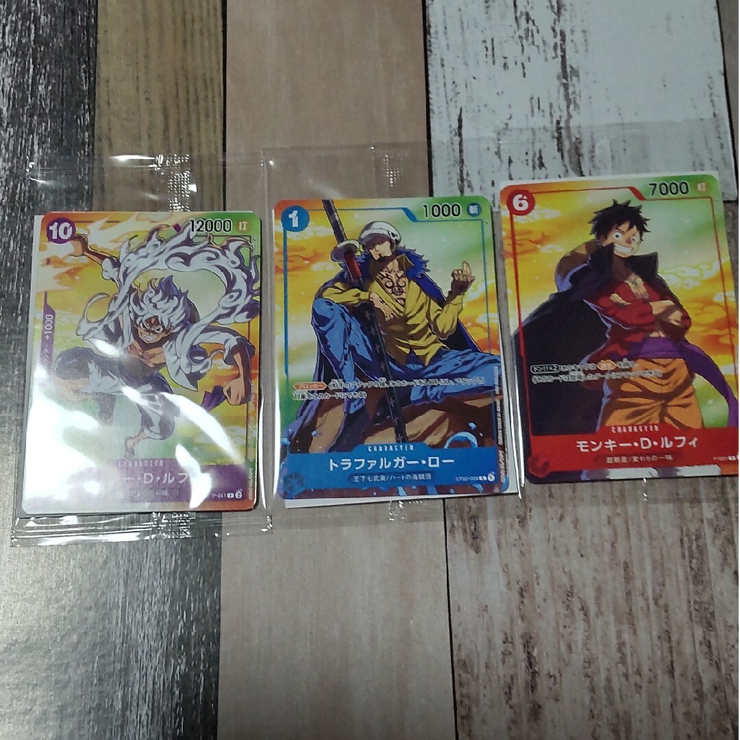 ONE PIECE(ワンピース)のワンピースカード セブンイレブンワンピースカードキャンペーン ３枚セット エンタメ/ホビーのアニメグッズ(カード)の商品写真