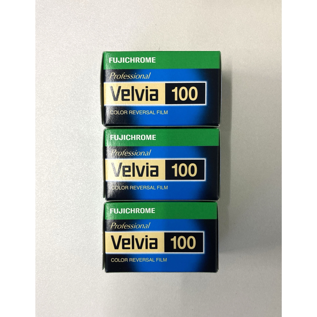 富士フイルム(フジフイルム)のFujifilm Velvia100 3本セット　未開封 スマホ/家電/カメラのカメラ(フィルムカメラ)の商品写真