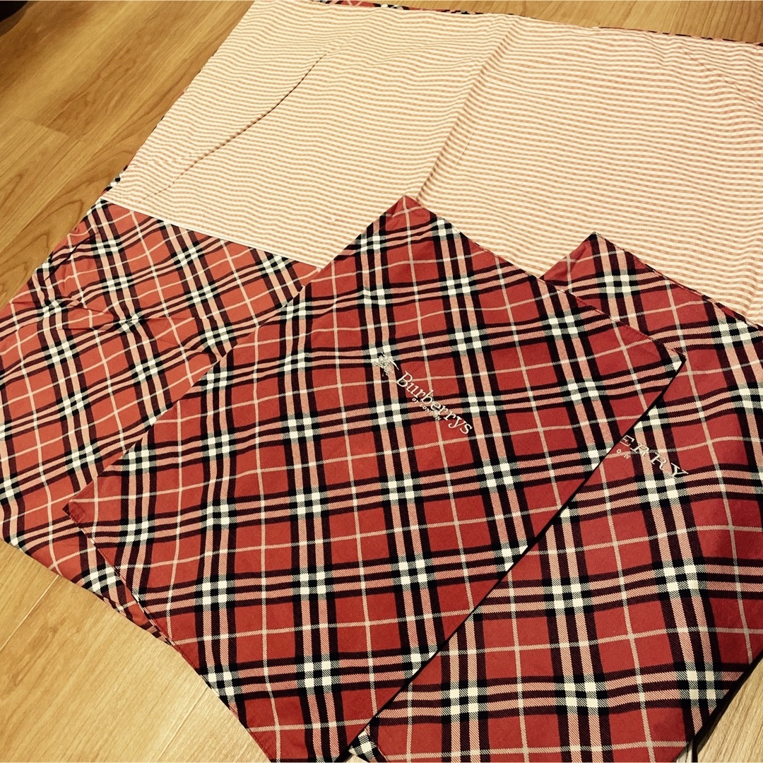 BURBERRY(バーバリー)のBurberryベットカバー/赤Burberryチェック インテリア/住まい/日用品の寝具(シーツ/カバー)の商品写真