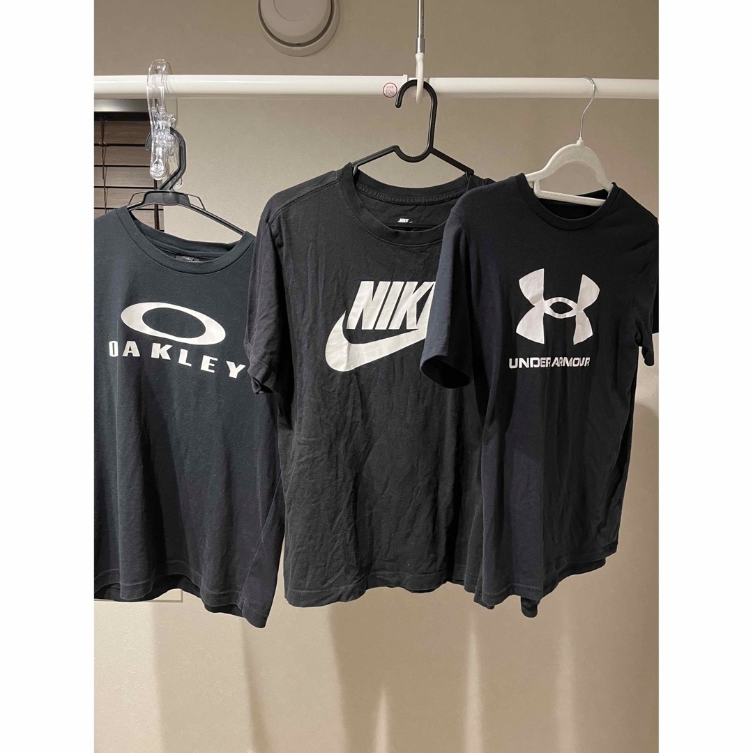 Oakley(オークリー)の黒Tシャツ3枚セット　NIKEオークリーアンダーアーマー キッズ/ベビー/マタニティのキッズ服男の子用(90cm~)(Tシャツ/カットソー)の商品写真