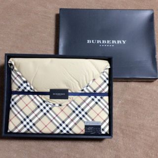 バーバリー(BURBERRY)の【とも様専用】BURBERRY LONDON 羽毛ひざ掛け(その他)