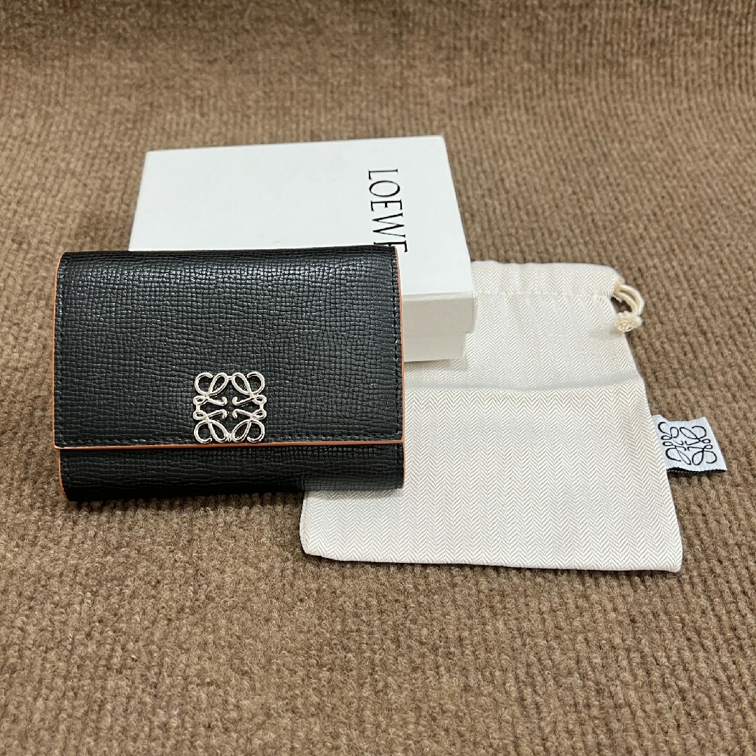 LOEWE - ♥未使用展示品♥ロエベ 三つ折り財布 レザー ブラックの通販