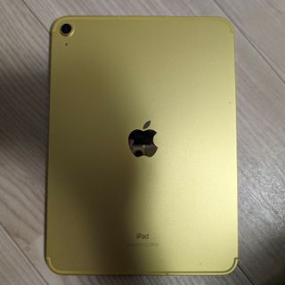 アイパッド(iPad)のiPad第10世代au版SIMフリー赤ロム　64GB Yellow(タブレット)