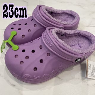 クロックス(crocs)の新品★送料込み★ボア付きクロックス★サンダル★crocs★23cm(サンダル)