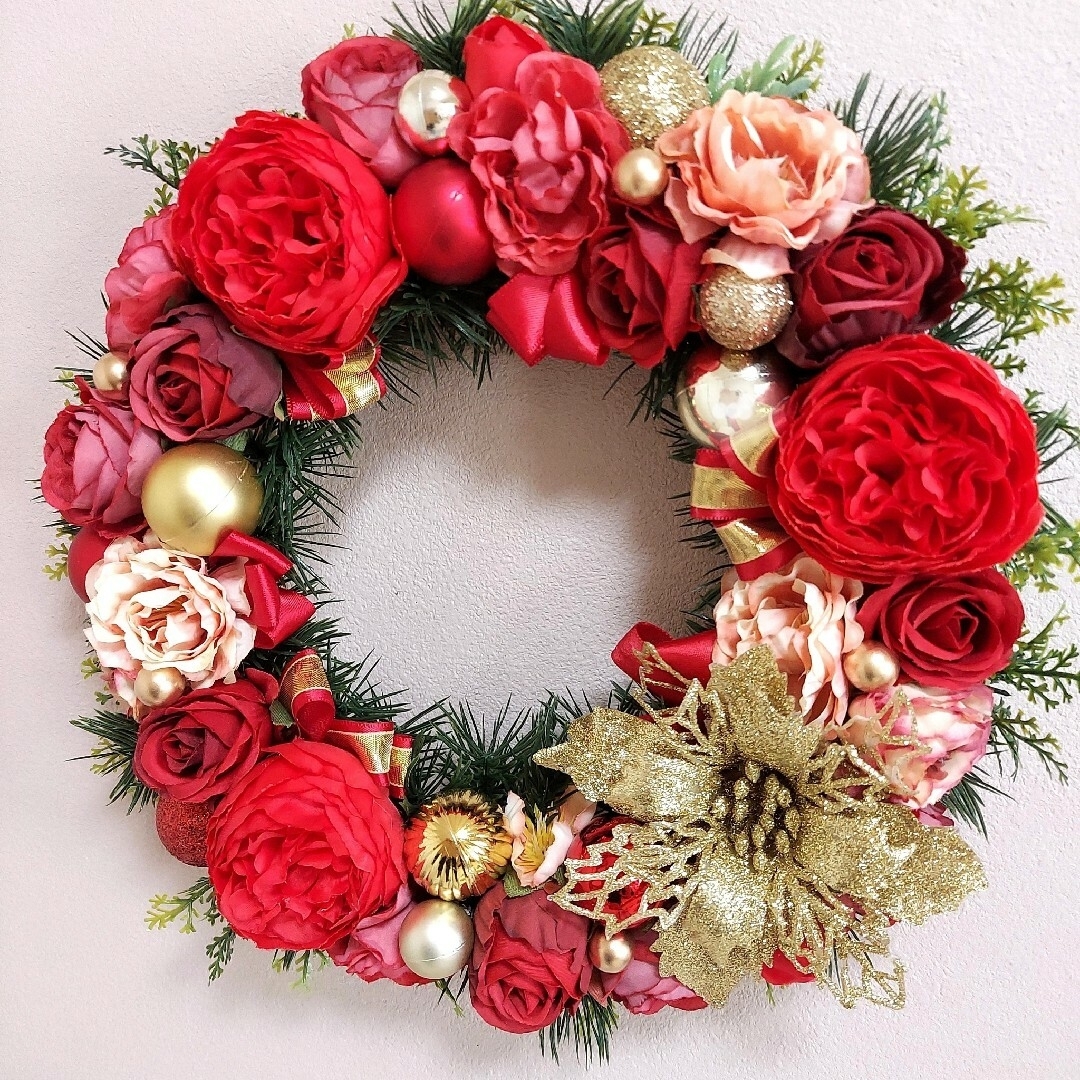 フラワーリース クリスマスリース 赤バラのクリスマス 玄関リース 造花 ハンドメイドのフラワー/ガーデン(リース)の商品写真