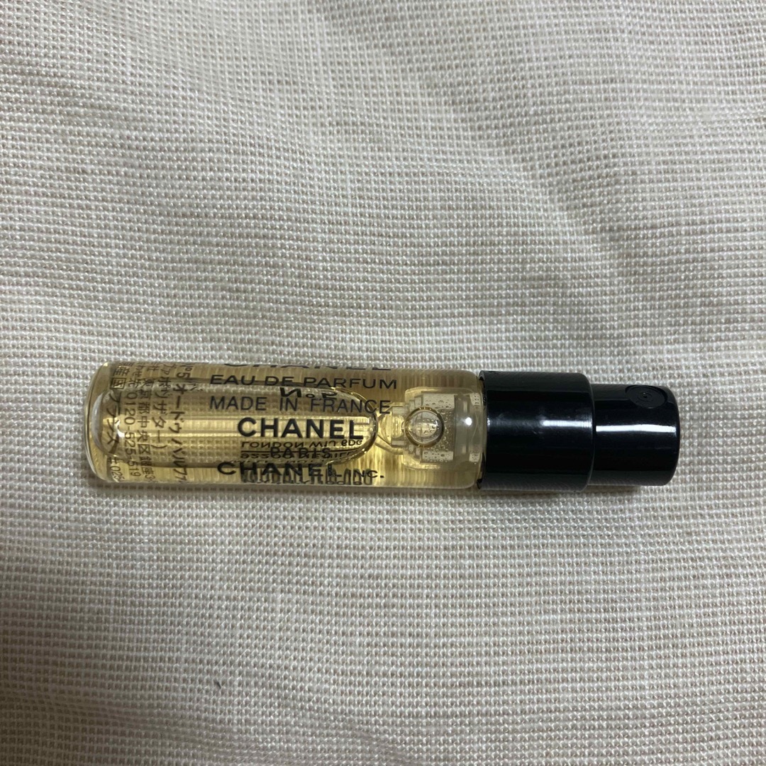 CHANEL(シャネル)のCHANEL NO5 オードゥ　パルファム　サンプル コスメ/美容のキット/セット(サンプル/トライアルキット)の商品写真