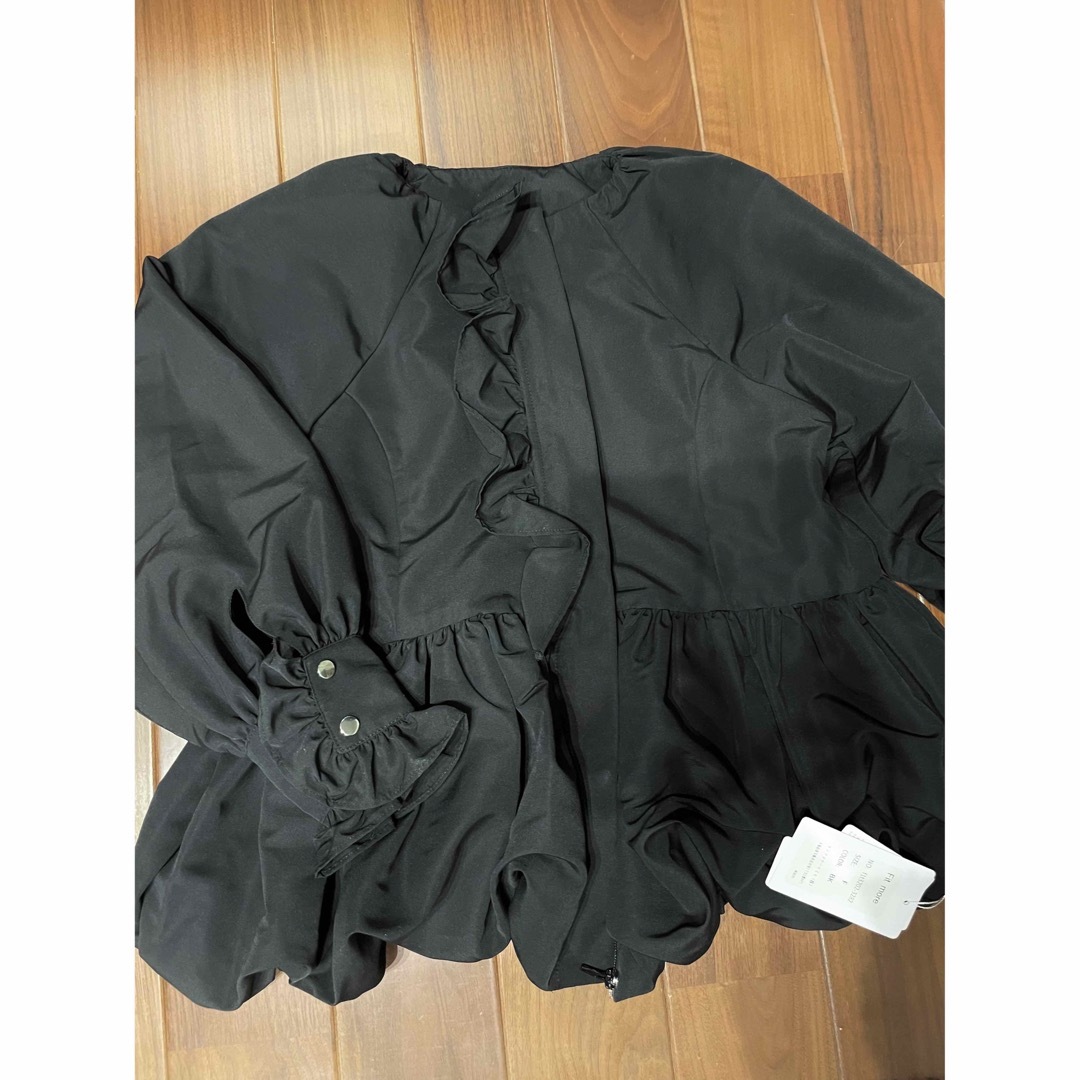 フィットモア　バルーンシルエットフリルジャケット レディースのジャケット/アウター(ナイロンジャケット)の商品写真
