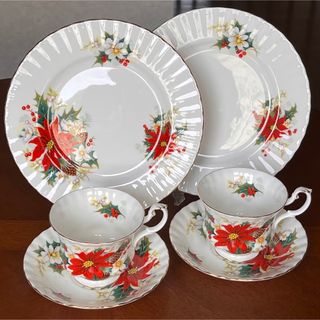 ロイヤルアルバート(ROYAL ALBERT)の【英国ビンテージ】ロイヤルアルバート★ポインセチア★トリオ　ペア(食器)