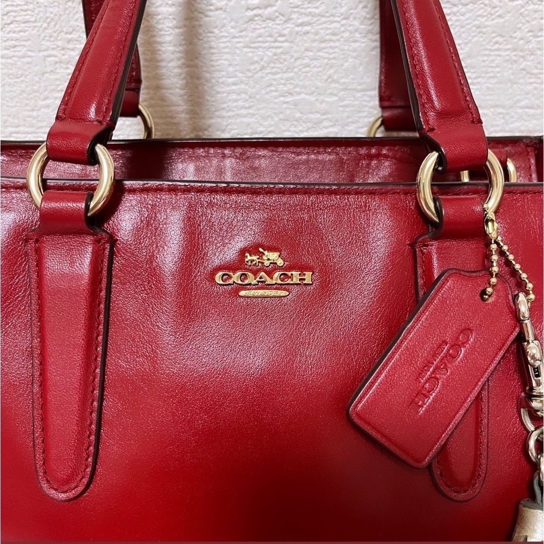 COACH(コーチ)の美品【COACH】ハンドバッグ赤2way サッチェル　レガシー　タッセル　レザー レディースのバッグ(ハンドバッグ)の商品写真