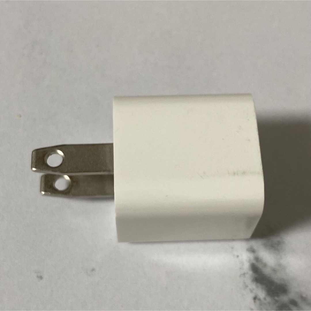 Apple(アップル)のUSB 充電 AC電源 アダプター Apple iPhone 純正品 スマホ/家電/カメラの生活家電(変圧器/アダプター)の商品写真