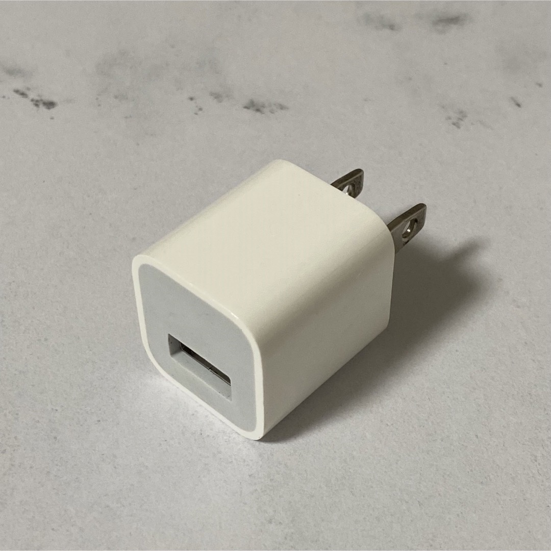 Apple(アップル)のUSB 充電 AC電源 アダプター Apple iPhone 純正品 スマホ/家電/カメラの生活家電(変圧器/アダプター)の商品写真