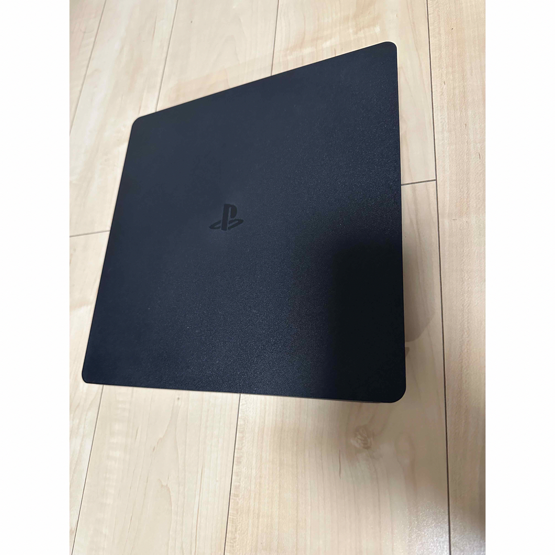 PlayStation4(プレイステーション4)のPS4 本体　cuh-2100A Jet Black エンタメ/ホビーのゲームソフト/ゲーム機本体(家庭用ゲーム機本体)の商品写真