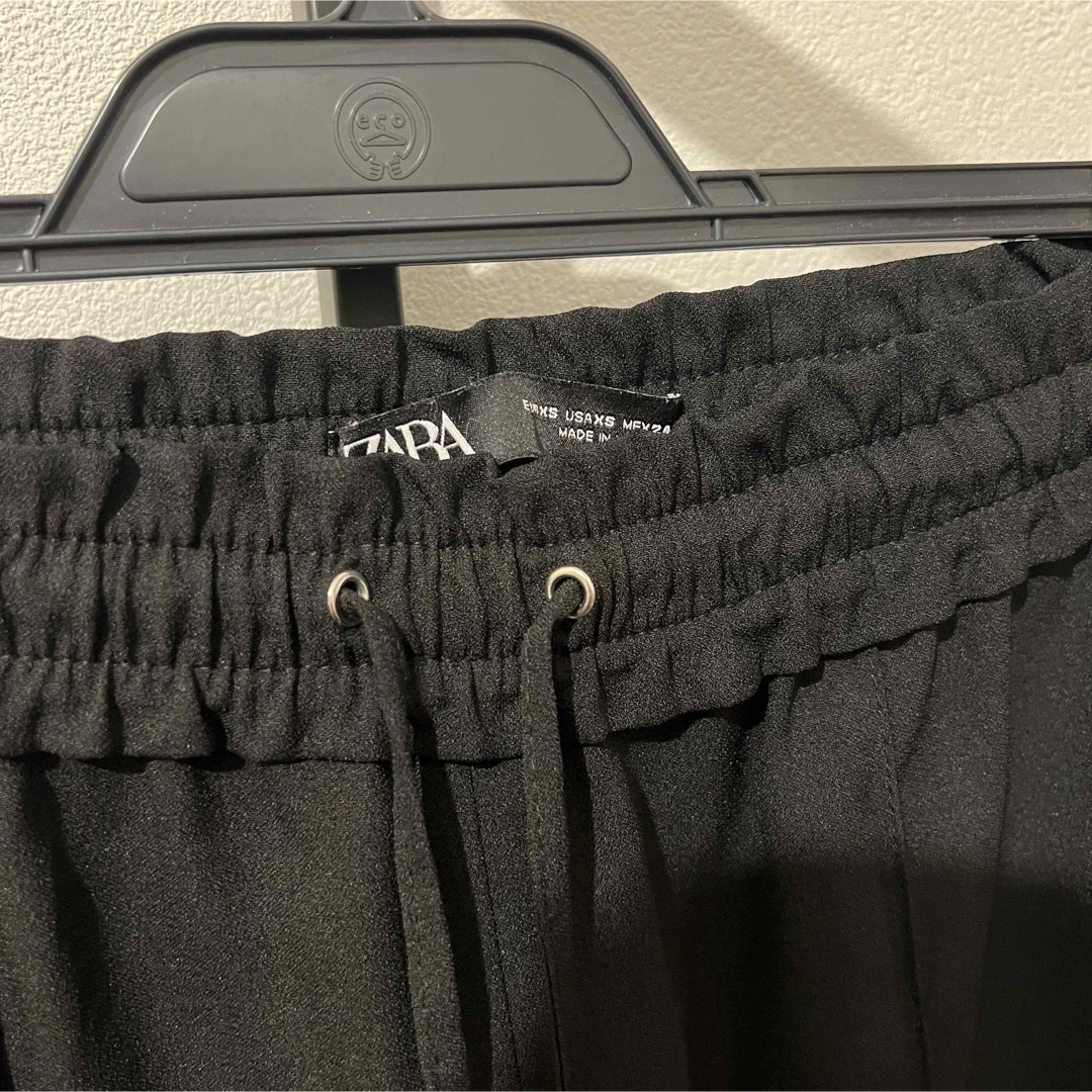 ZARA(ザラ)のZARA ザラ 黒 パンツ レディースのパンツ(カジュアルパンツ)の商品写真