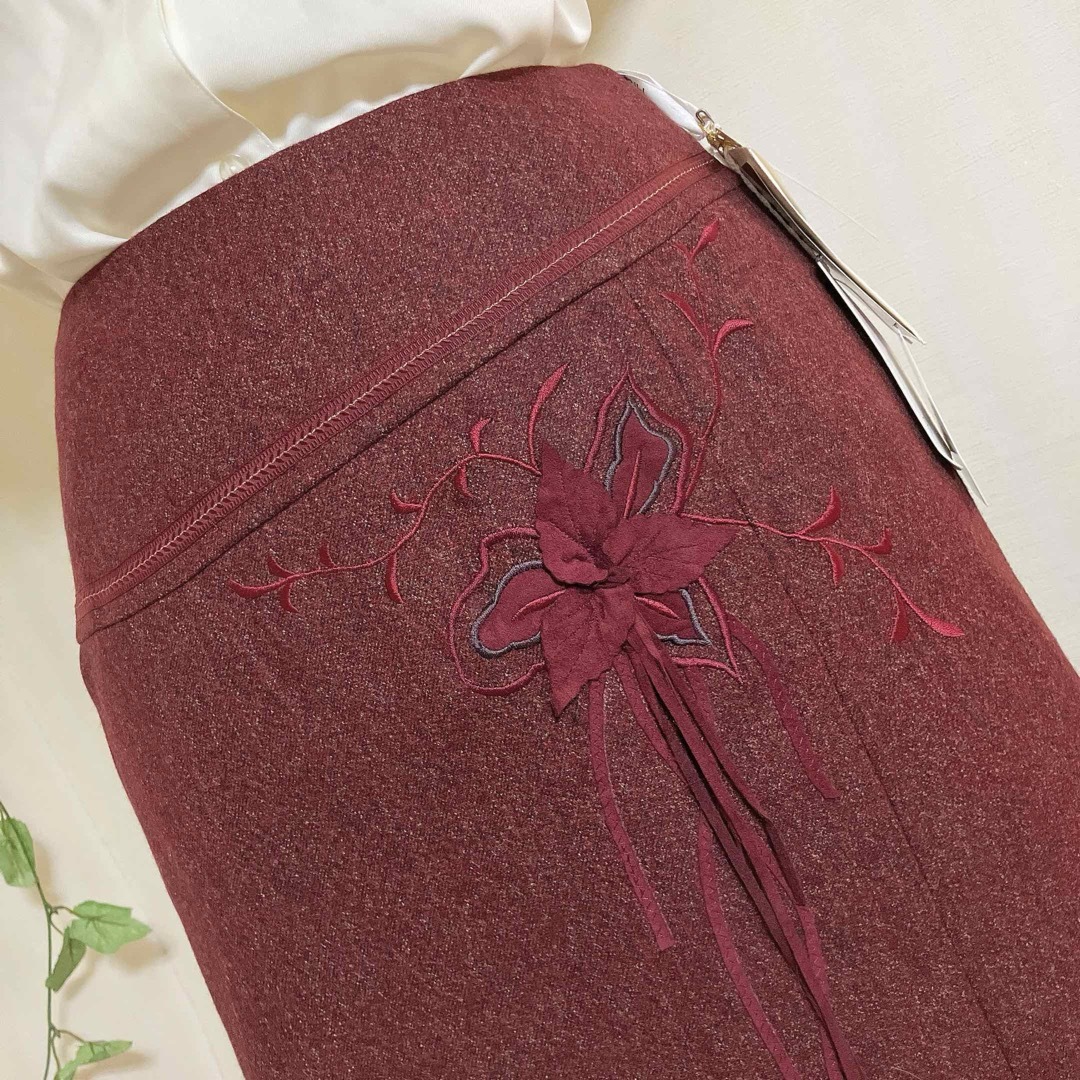 PINOLE(ピノーレ)の新品未使用タグ付き ❁ レトロ フラワーモチーフスカート レディースのスカート(ひざ丈スカート)の商品写真