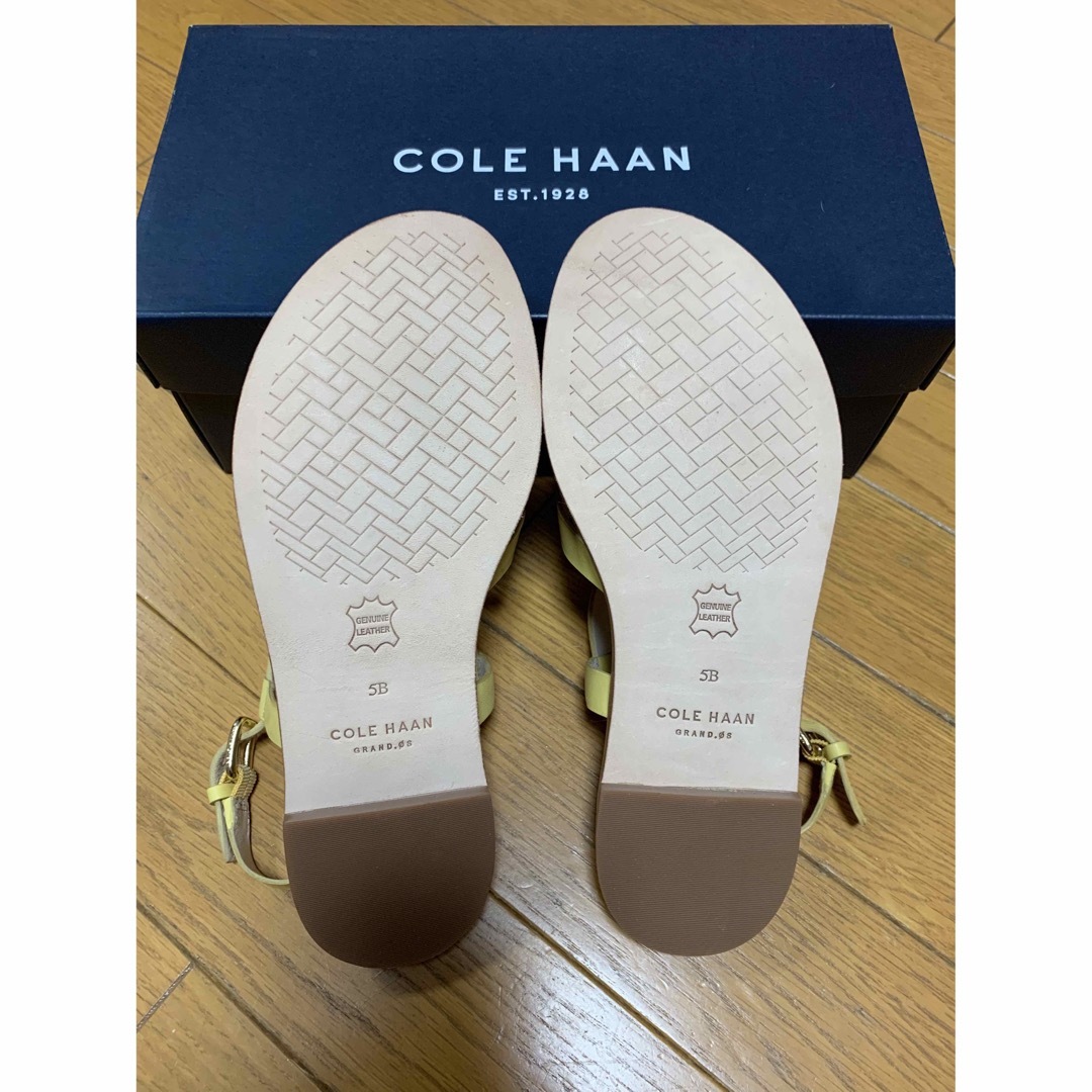 Cole Haan(コールハーン)の【未使用】コールハーン／サンダル(黄)／サイズ5 レディースの靴/シューズ(サンダル)の商品写真