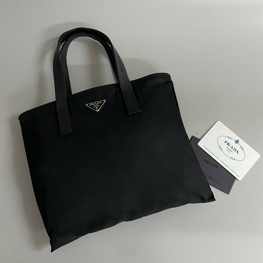 PRADA - カード付 PRADA プラダ 三角ロゴ 金具 レザー 本革 ナイロン