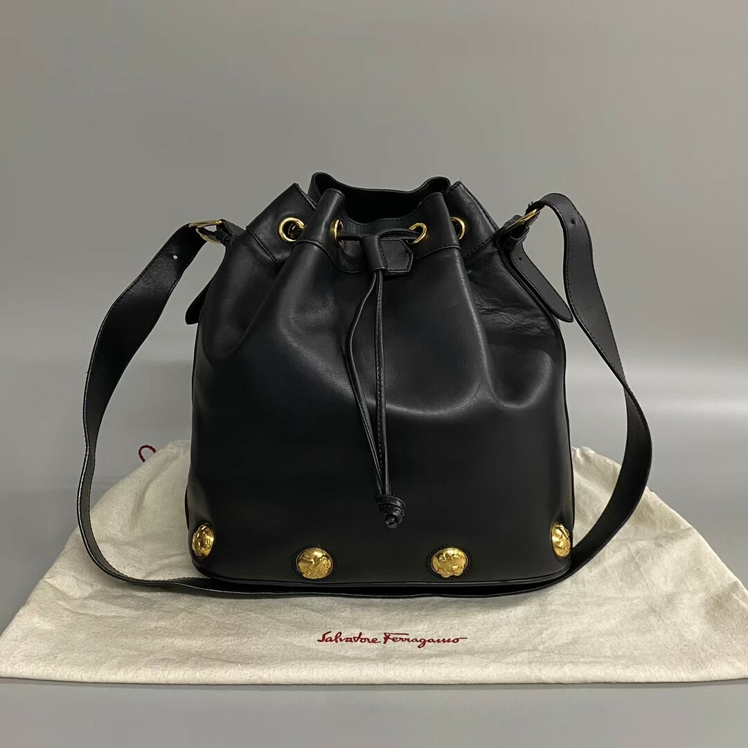 美品 袋付 Salvatore Ferragamo サルヴァトーレフェラガモ パンプス 金具 レザー 本革 巾着 ショルダーバッグ ポシェット ブラック 20550