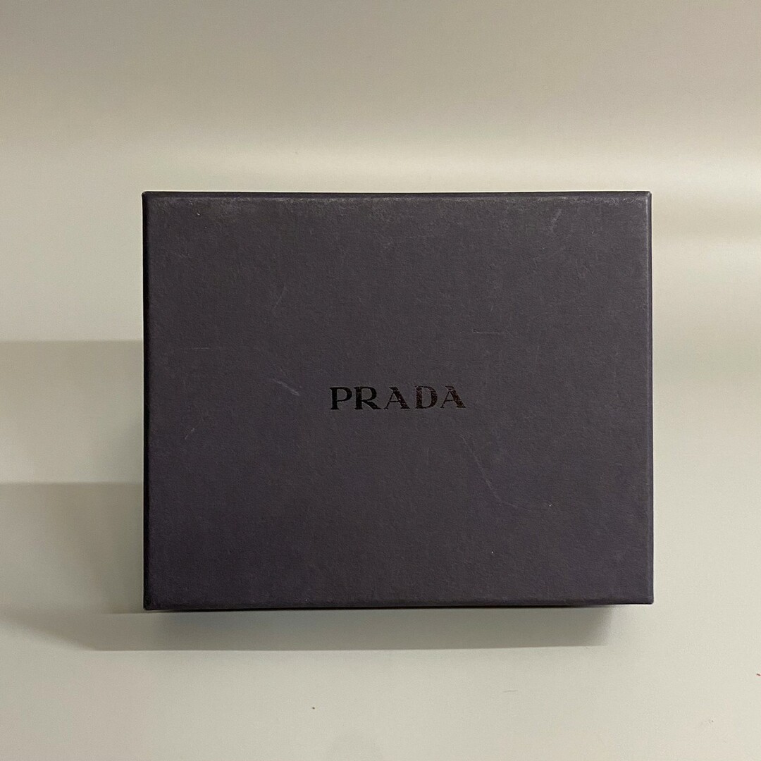 極 美品 保存箱 カード付 PRADA プラダ 三角ロゴ 金具 サフィアーノ