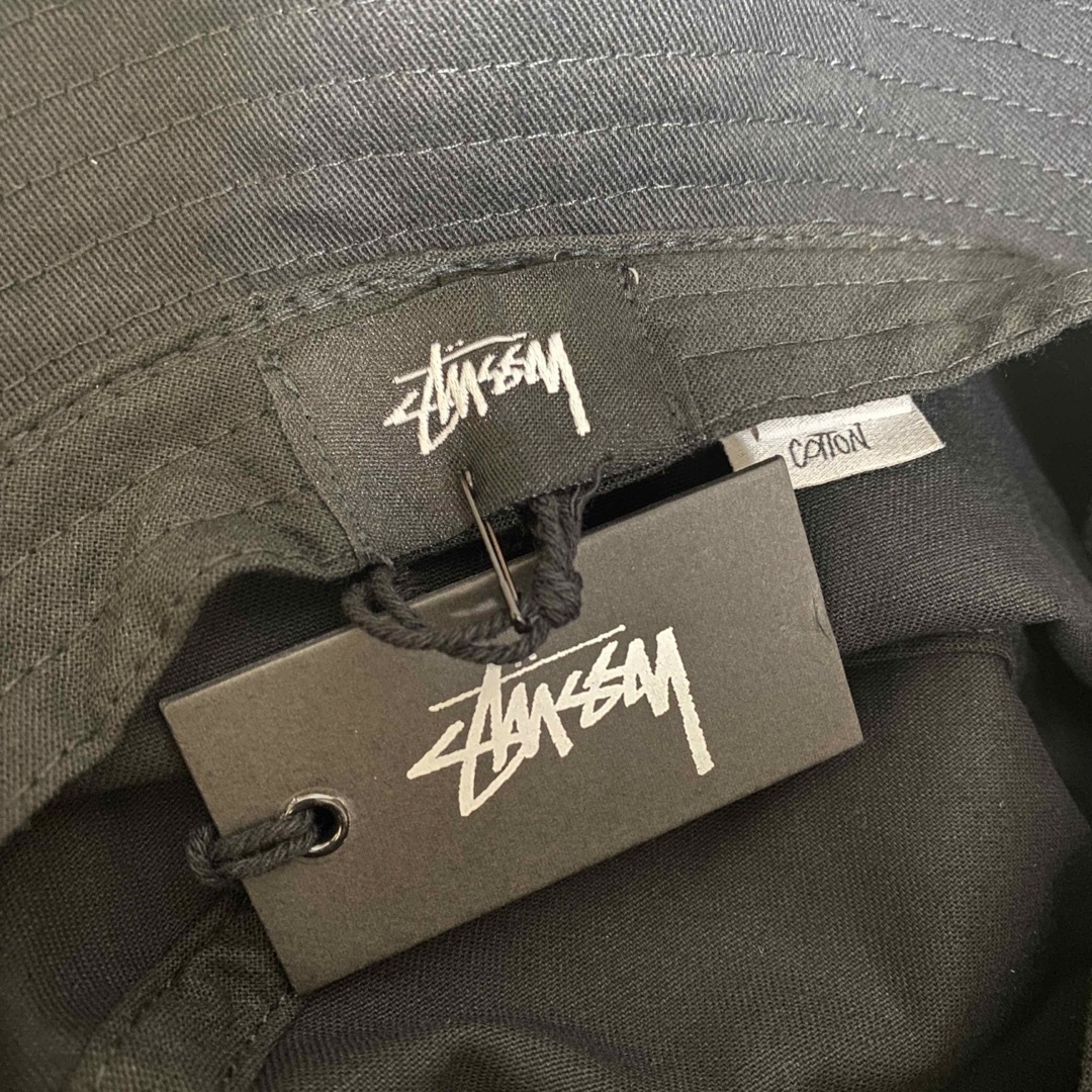 STUSSY(ステューシー)のSTUSSY ステューシー  　ダイス　ロゴ　バケットハット　バケハ メンズの帽子(ハット)の商品写真