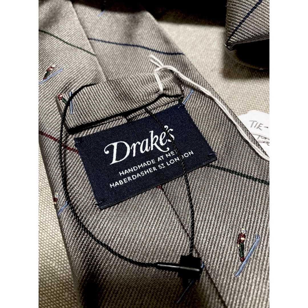 DRAKES(ドレイクス)の【新品】Drake's／ドレイクス／ストライプ／スキーヤー／モチーフ／グレー メンズのファッション小物(ネクタイ)の商品写真